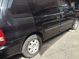Kia Carnival 2001 года за 3 500 000 тг. в Алматы – фото 2