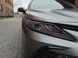 Toyota Camry 2022 года за 19 500 000 тг. в Семей – фото 3