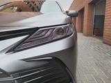 Toyota Camry 2022 года за 19 500 000 тг. в Семей – фото 4