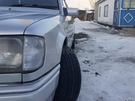 Mercedes-Benz E 200 1993 года за 1 750 000 тг. в Жаркент – фото 9