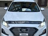 Hyundai Sonata 2018 года за 4 250 000 тг. в Уральск – фото 2