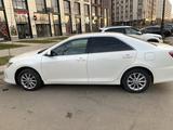 Toyota Camry 2015 года за 10 500 000 тг. в Астана – фото 2