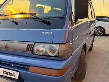 Mitsubishi L300, 1988