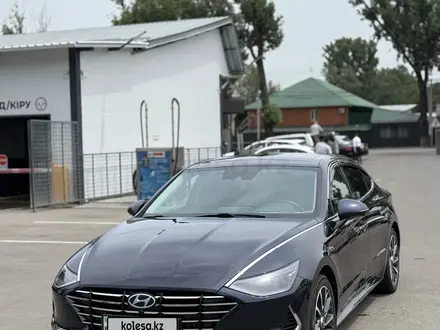 Hyundai Sonata 2022 года за 12 000 000 тг. в Алматы – фото 2