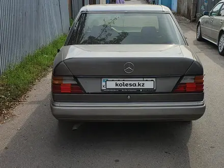 Mercedes-Benz E 230 1992 года за 2 000 000 тг. в Алматы – фото 4