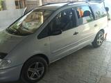 Volkswagen Sharan 1996 года за 1 650 000 тг. в Тараз – фото 2