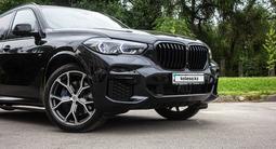 BMW X5 2023 года за 53 000 000 тг. в Алматы – фото 2