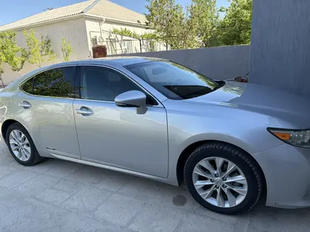 Lexus ES 300h 2012 года за 7 200 000 тг. в Жанаозен