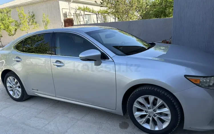 Lexus ES 300h 2012 года за 7 200 000 тг. в Жанаозен