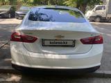 Chevrolet Malibu 2018 года за 6 400 000 тг. в Алматы – фото 2