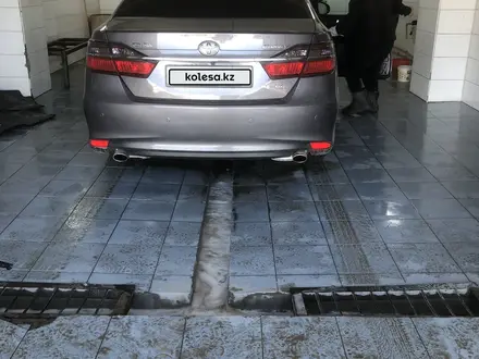 Toyota Camry 2016 года за 10 500 000 тг. в Актау – фото 2