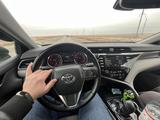 Toyota Camry 2019 года за 9 800 000 тг. в Кульсары – фото 3