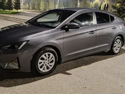 Hyundai Elantra 2019 года за 8 600 000 тг. в Тараз – фото 2