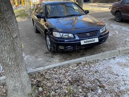 Toyota Camry 1997 года за 3 380 000 тг. в Алматы – фото 4