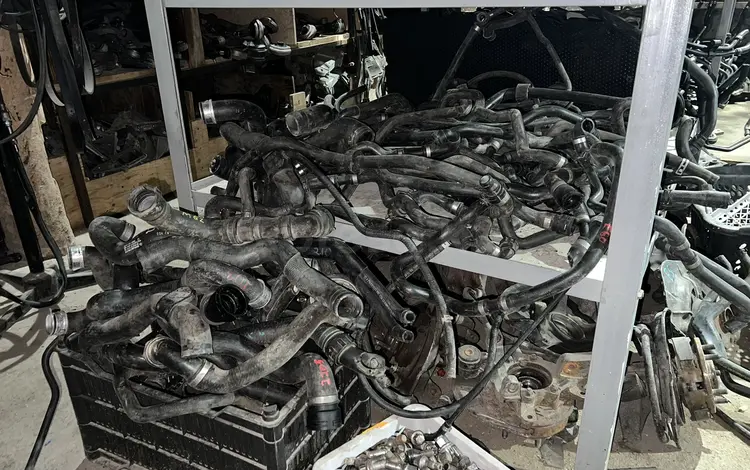 Патрубок на Mercedes за 9 900 тг. в Актау