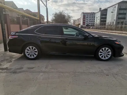 Toyota Camry 2018 года за 12 500 000 тг. в Актау – фото 4