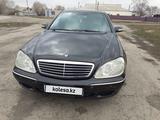 Mercedes-Benz S 320 2004 годаfor6 000 000 тг. в Астана