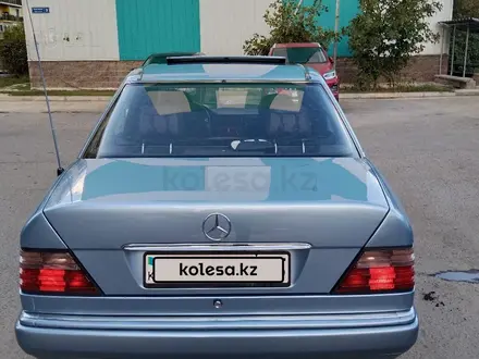 Mercedes-Benz E 220 1994 года за 3 200 000 тг. в Алматы – фото 8