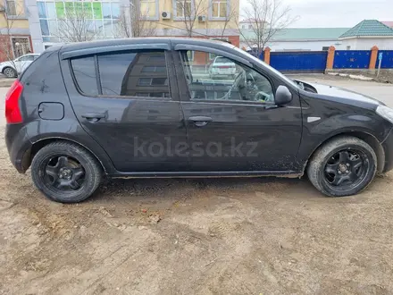 Renault Sandero 2014 года за 3 300 000 тг. в Атырау – фото 2