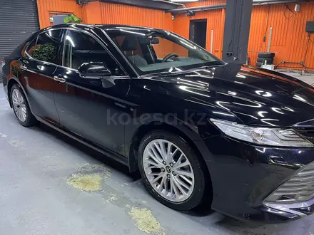 Toyota Camry 2018 года за 14 800 000 тг. в Астана – фото 33