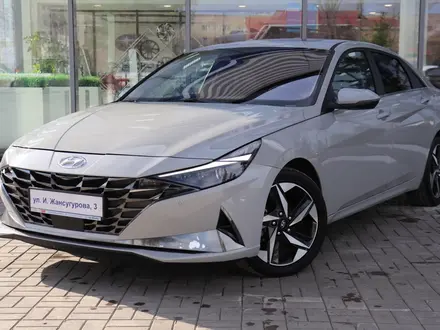 Hyundai Elantra Luxe 2021 года за 8 490 000 тг. в Астана