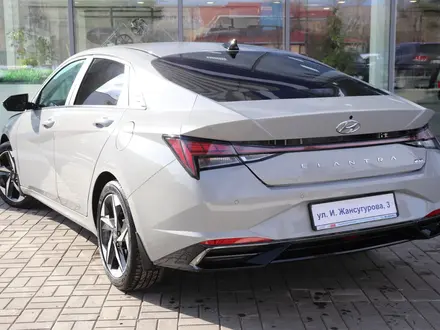 Hyundai Elantra Luxe 2021 года за 8 490 000 тг. в Астана – фото 3