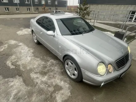 Mercedes-Benz CLK 320 2000 года за 3 500 000 тг. в Шымкент – фото 3