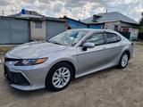 Toyota Camry 2022 года за 12 500 000 тг. в Семей – фото 2