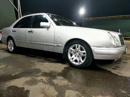 Mercedes-Benz E 240 1998 года за 3 800 000 тг. в Шымкент – фото 10