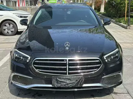 Mercedes-Benz E 300 Premium 2023 года за 28 500 000 тг. в Астана