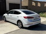 Hyundai Elantra 2018 года за 7 400 000 тг. в Туркестан – фото 2