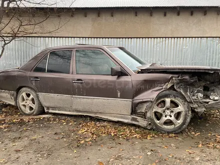 Mercedes-Benz E 220 1994 года за 1 150 000 тг. в Алматы – фото 3