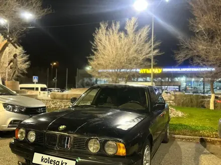 BMW 520 1991 года за 1 000 000 тг. в Атырау – фото 2