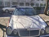 Mercedes-Benz E 240 1998 годаүшін2 300 000 тг. в Семей – фото 2