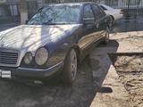 Mercedes-Benz E 240 1998 года за 2 300 000 тг. в Семей