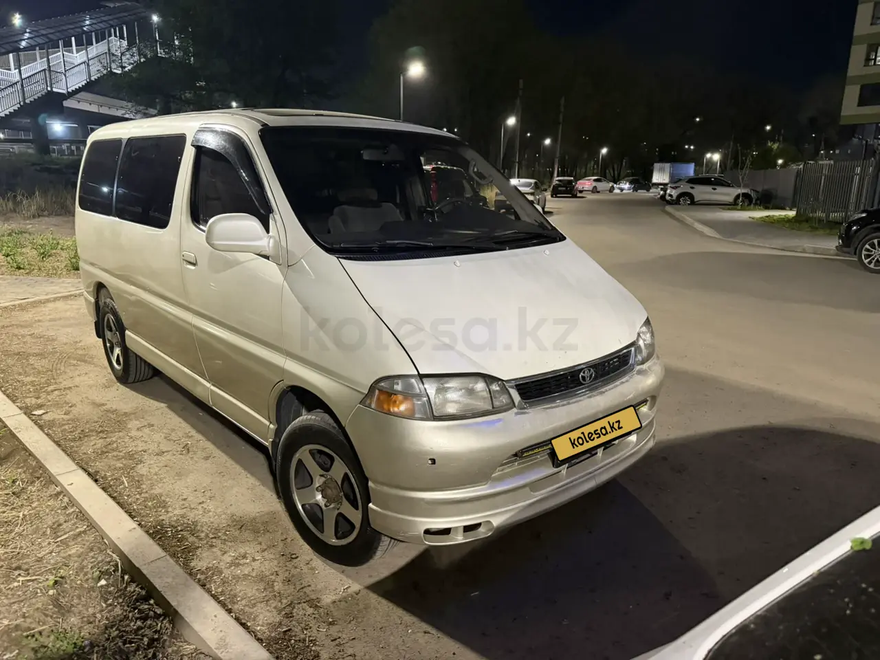 Toyota Granvia, 1997