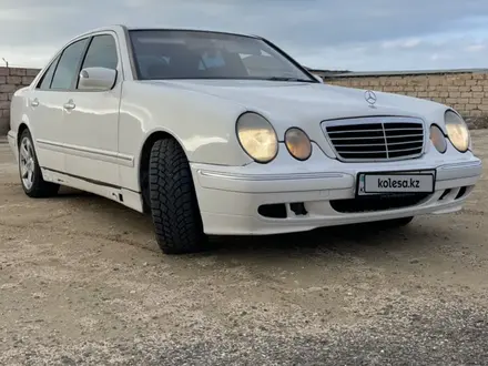 Mercedes-Benz E 320 2000 года за 4 000 000 тг. в Актау – фото 2