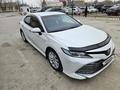 Toyota Camry 2019 года за 14 000 000 тг. в Атырау – фото 2