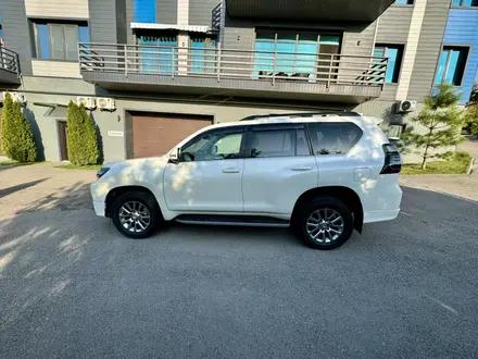 Toyota Land Cruiser Prado 2019 года за 22 400 000 тг. в Алматы – фото 6