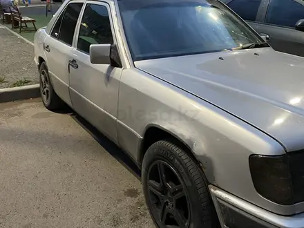 Mercedes-Benz E 200 1995 года за 1 800 000 тг. в Караганда – фото 2