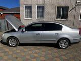 Volkswagen Passat 2010 годаfor3 990 000 тг. в Актобе – фото 5