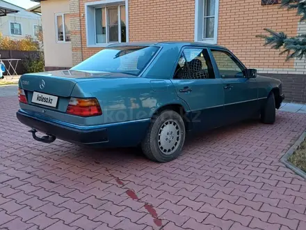 Mercedes-Benz E 230 1990 года за 1 600 000 тг. в Астана – фото 2