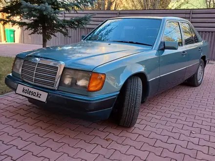 Mercedes-Benz E 230 1990 года за 1 600 000 тг. в Астана