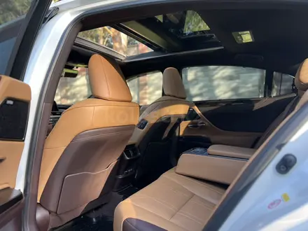 Lexus ES 350 2019 года за 22 000 000 тг. в Шымкент – фото 33