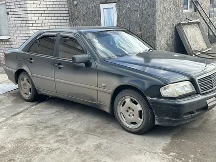 Mercedes-Benz C 180 1998 года за 2 400 000 тг. в Семей – фото 2