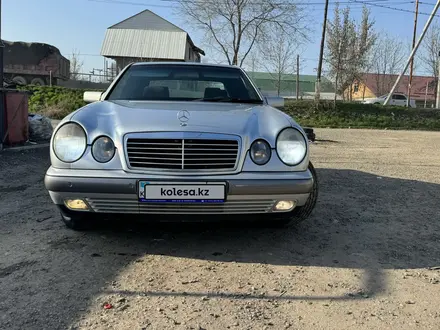 Mercedes-Benz E 320 1997 года за 3 700 000 тг. в Алматы – фото 3