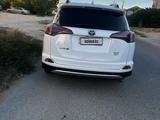 Toyota RAV4 2016 года за 7 800 000 тг. в Актау – фото 4