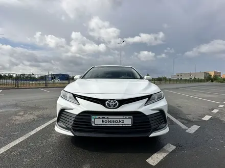 Toyota Camry 2022 года за 15 000 000 тг. в Уральск – фото 3