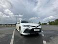 Toyota Camry 2022 года за 15 000 000 тг. в Уральск – фото 2