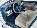Toyota Camry 2022 года за 15 000 000 тг. в Уральск – фото 4